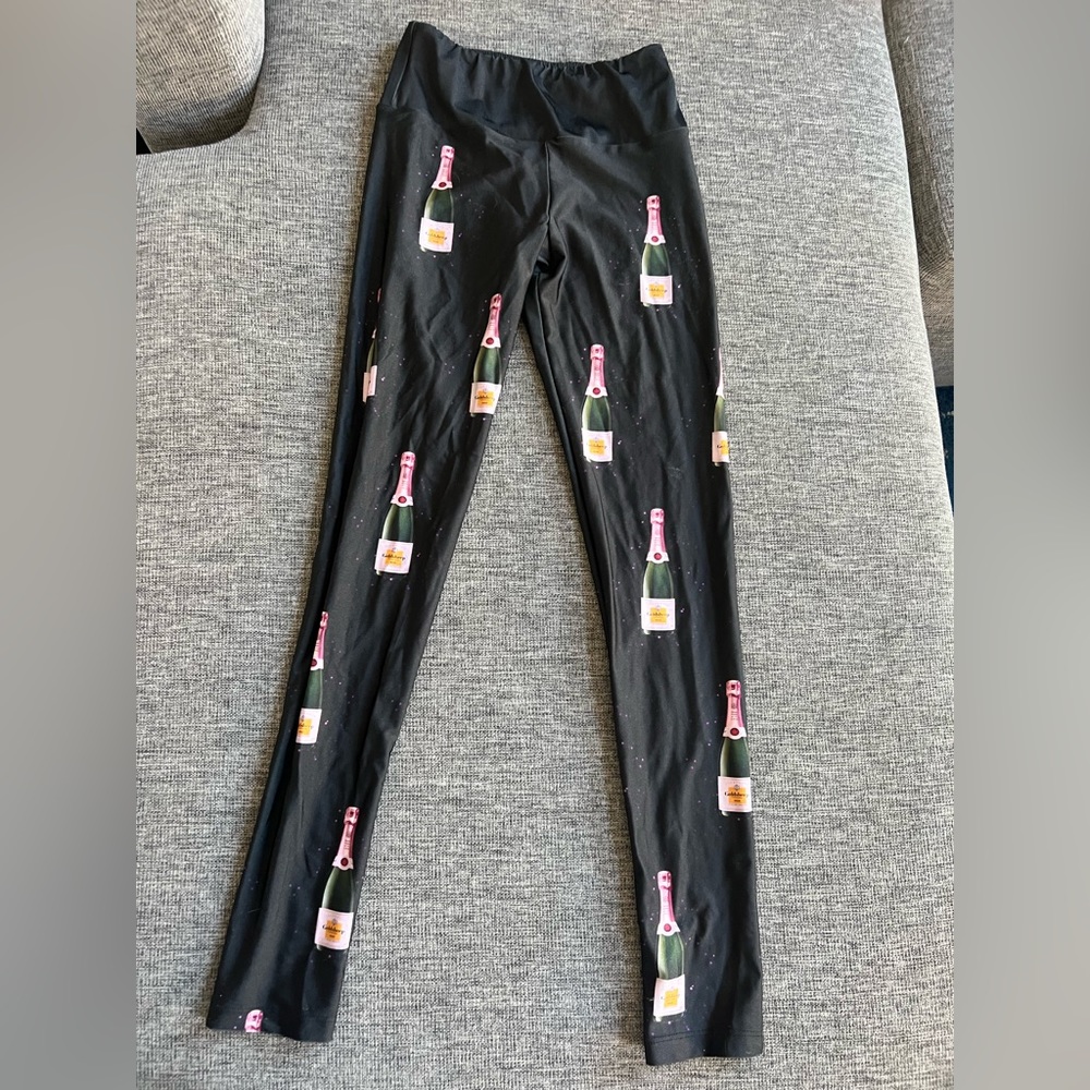 Goldsheep champagne all day leggings🍾 size small